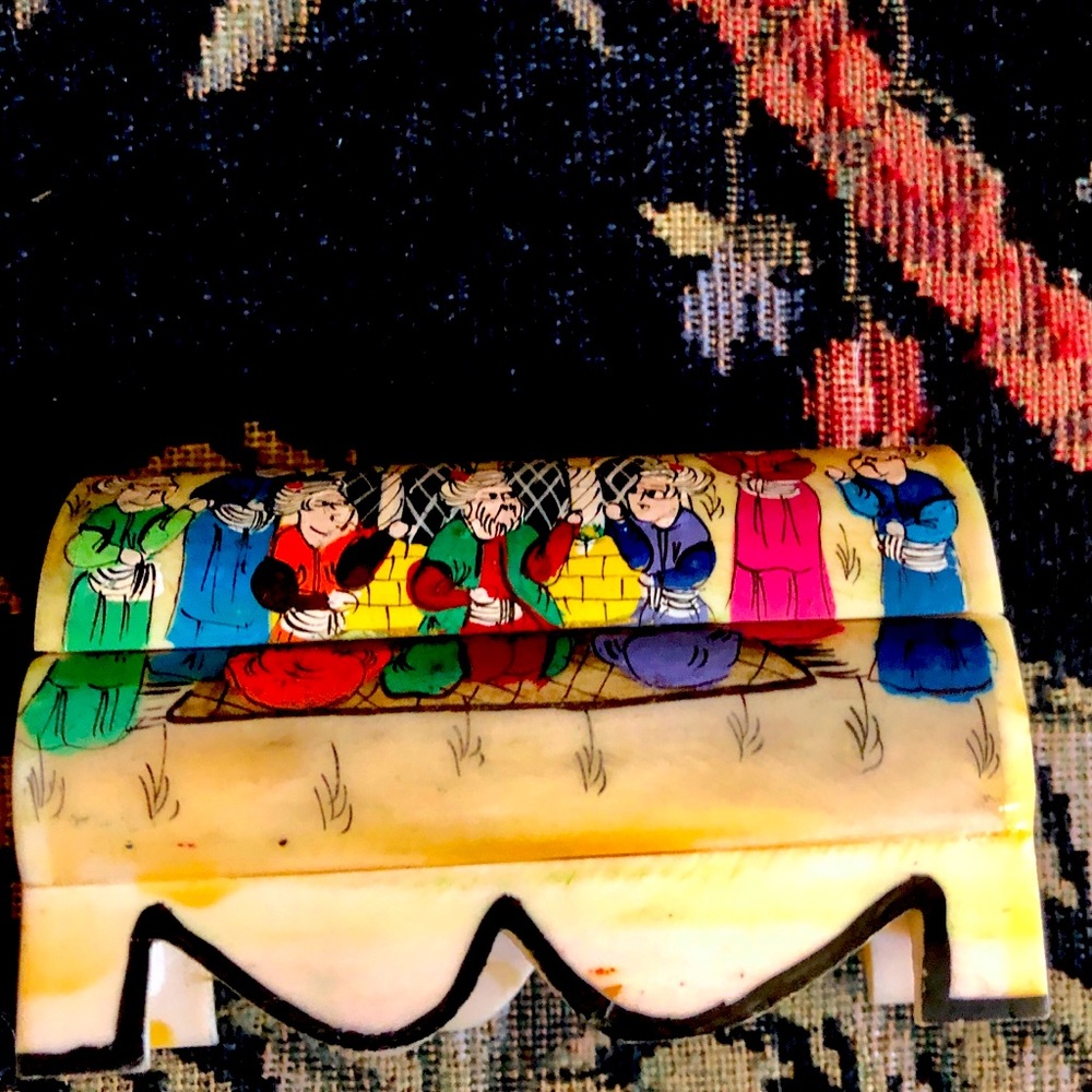 Japanese trinket box, hinge closure beautiful hand painting of Asian characters